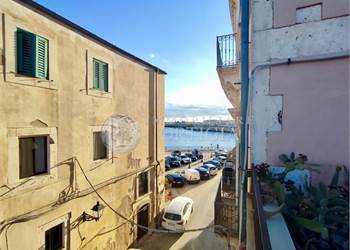 Indipendente con terrazzino vista mare