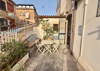 Siracusa, Borgata – Stabile Indipendente diviso in 2 unità arredate